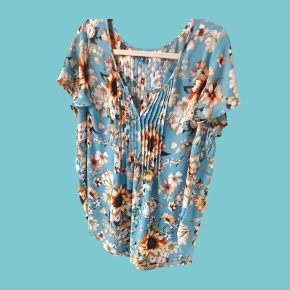  Torrid Plus Size Georgette Pintuck Blue Floral Sunflower Short Sleeves Blou - Picture 2 of 14